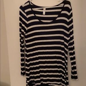 Lularoe Lynnae long sleeve shirt